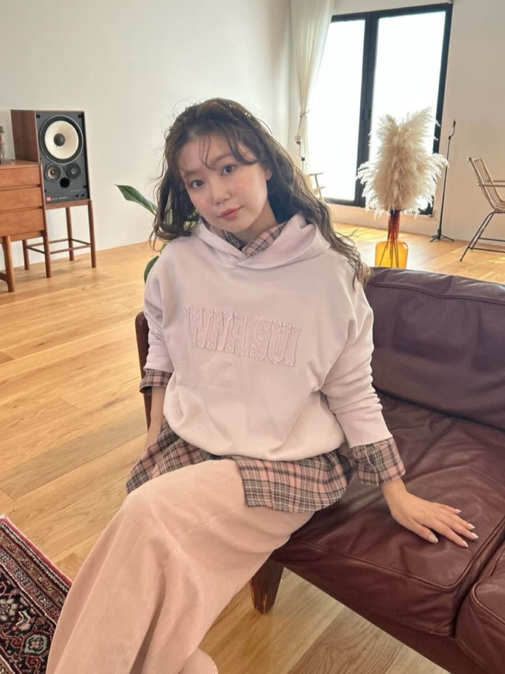 LILY BROWNのデニムパンツ（ピンク系）を使った人気ファッション