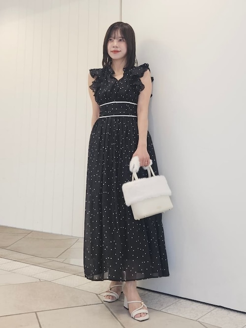 LILY BROWNカットフリルワンピース　新品未着用 カットフリルワンピース(マキシ・ロングワンピース)｜ワンピース
