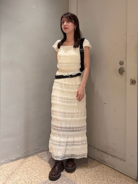 「LILY BROWN（リリーブラウン）の2wayシャーリングトップス（Tシャツ/カットソー、ホワイト系）」を使った、LILY BROWNさんの春コーディネート