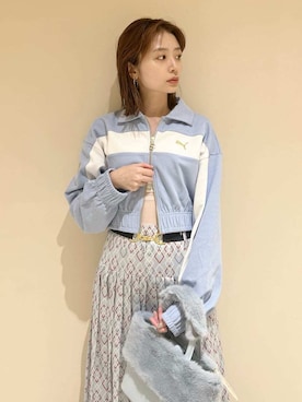 「アイテム（バッグ、ブルー系）」を使った、LILY BROWNさん（レディース・157cm）の秋コーディネート