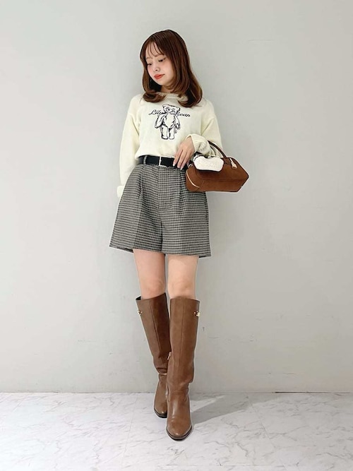 新品タグ付　リリーベアエンブロイダリーニットトップス　ベージュ 新品タグ付 リリーベアエンブロイダリーニットトップス ベージュ