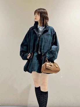「アイテム（キーホルダー）」を使った、LILY BROWNさん（レディース・157cm）の秋コーディネート