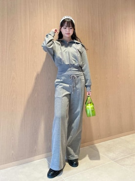 「アイテム（ボストンバッグ、グリーン系）」を使った、LILY BROWNさん（レディース・162cm）の秋コーディネート