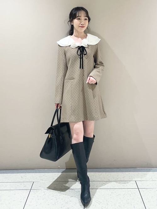 ラッフルカラー付きミニワンピース（ワンピース）｜LILY BROWN（リリー