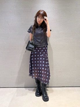 「LILY BROWN（リリーブラウン）のサテンパフスリーブシャツ（シャツ/ブラウス、グレー系）」を使った、LILY BROWNさんの夏コーディネート