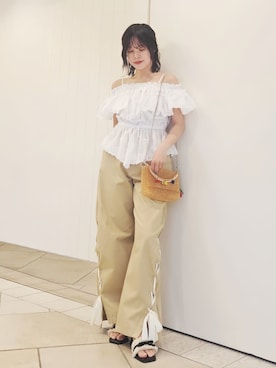 「LILY BROWN（リリーブラウン）のレースアップリボンカーゴパンツ（その他パンツ、ベージュ系）」を使った、LILY BROWNさんの夏コーディネート