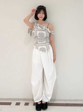 「LILY BROWN（リリーブラウン）のドレープペイズリー柄マルチウェイトップス（Tシャツ/カットソー、ホワイト系）」を使った、LILY BROWNさんの夏コーディネート