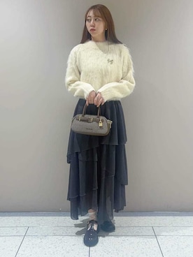 「アイテム（ブローチ/コサージュ）」を使った、LILY BROWNさん（レディース・158cm）の秋コーディネート