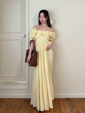 「LILY BROWN（リリーブラウン）のエアリーワッシャーボリュームワンピース（ワンピース、イエロー系）」を使った、LILY BROWNさんの春コーディネート