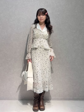 「LILY BROWN（リリーブラウン）のアイテム（シャツ/ブラウス）」を使った、LILY BROWNさん（レディース・162cm）の秋コーディネート