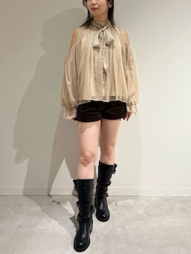 「アイテム（イヤリング）」を使った、LILY BROWNさん（レディース・155cm）の秋コーディネート