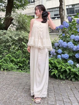 「LILY BROWN（リリーブラウン）のレースサテンサロペット（ワンピース、ホワイト系）」を使った、LILY BROWNさんの夏コーディネート