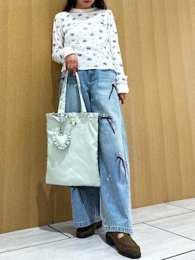「アイテム（キーケース/キーアクセサリー、グリーン系）」を使った、LILY BROWNさん（レディース・157cm）の秋コーディネート