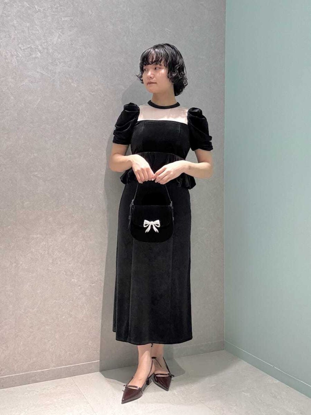 LILY BROWN（リリーブラウン）の「ペプラムベロアドレス（ドレス