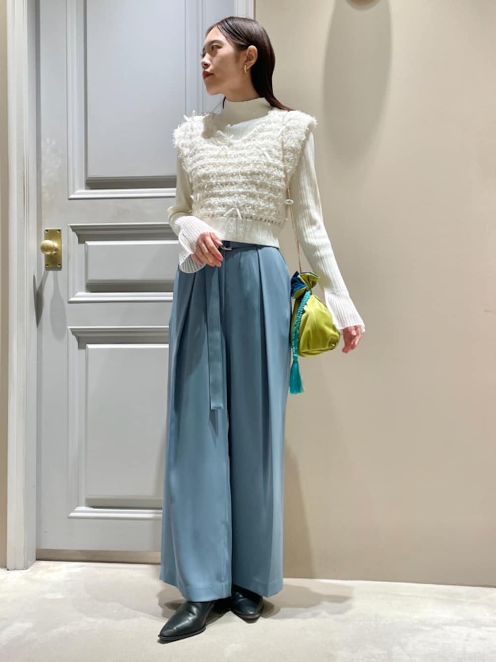 【Mimaさん専用】LILY BROWN 刺繍ハイウエストタックパンツ LILY BROWN（リリーブラウン）の「刺繍ハイウエストタックパンツ