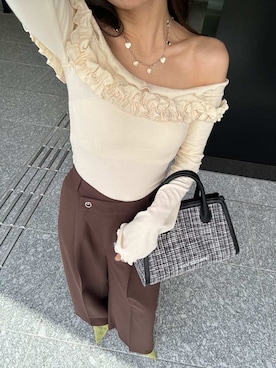 「アイテム（ベルト、ゴールド系）」を使った、LILY BROWNさん（レディース・152cm）の秋コーディネート