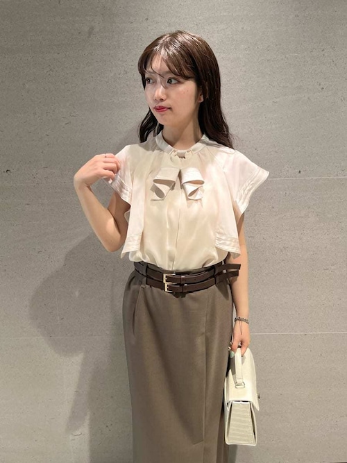 ❗️夏セール❗️LILY BROWNスクエアスリーブラッフルブラウス　新品 スクエアスリーブラッフルブラウス（シャツ/ブラウス）｜LILY