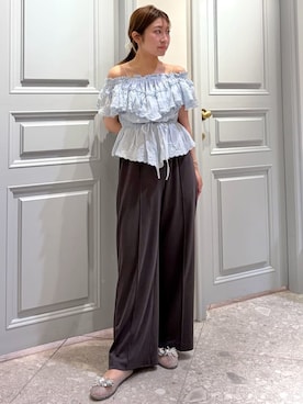 「LILY BROWN（リリーブラウン）の【LUMISHADE】カットロングパンツ（その他パンツ、グレー系）」を使った、LILY BROWNさんの夏コーディネート