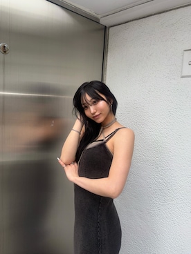「MURUA（ムルーア）のレイヤードライクニットキャミワンピース（ワンピース、ブラック系）」を使った、SAKURAさん（レディース・165cm）の春コーディネート