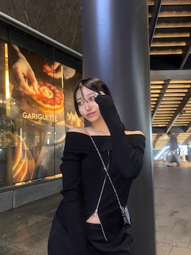「MURUA（ムルーア）のオフショルダーケーブルニット（ニット/セーター、ブラック系）」を使った、SAKURAさん（レディース・165cm）の春コーディネート