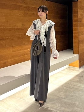 「ANDRESD（アンドレスド）のレースラッフルオールインワンドレス / lace ruffle all-in-one dress（パンツドレス、グレー系）」を使った、ANDRESD staffさん（レディース・160cm）の春コーディネート