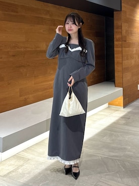 「ANDRESD（アンドレスド）のフリルトリムロングドレス / frills trim long dress（ドレス、グレー系）」を使った、ANDRESD staffさん（レディース・160cm）の春コーディネート