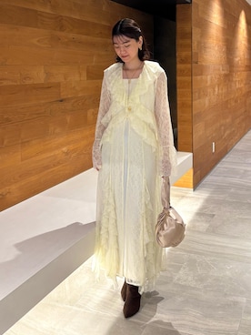 「ANDRESD（アンドレスド）のラッフルレースガウンレイヤードドレス / ruffle lace gown layered  dress（ドレス、ホワイト系）」を使った、ANDRESD staffさん（レディース・160cm）の春コーディネート