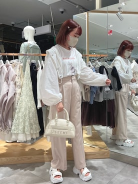 「スポサン」｜「アイテム（スラックス）」を使った、mayuさん（レディース・160cm）の春コーディネート