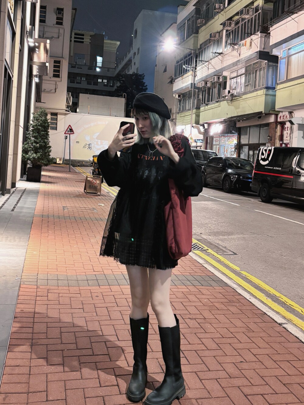 「apres jour mignonのレースドッキングスウェット【ZOZOTOWN限定アイテム】（スウェット、ブラック系）」を使った、cheuuuukさん（レディース・168cm）の冬コーディネートの1枚目の写真