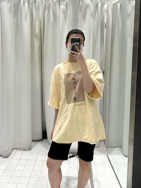 「KBF（ケイビーエフ）のピンタックフォトプリントTEE（Tシャツ/カットソー、イエロー系）」を使った、なかさんさん（レディース・156cm）の春コーディネート
