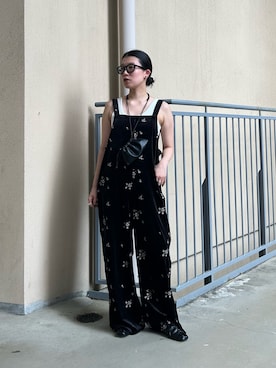 「KBF（ケイビーエフ）のベロアサロペット（その他パンツ、ブラック系）」を使った、なかさんさん（レディース・156cm）の秋コーディネート