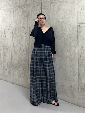 「KBF（ケイビーエフ）のシアーシャツカーディガン（シャツ/ブラウス、ブラック系）」を使った、なかさんさん（レディース・156cm）の春コーディネート
