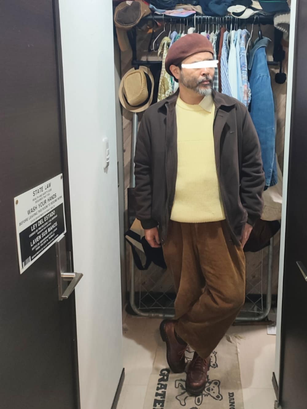 LACOSTEのジャケット/アウターを使った「コーデュロイパンツ」のメンズ