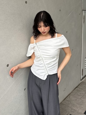 「MURUA（ムルーア）のアイテム（スラックス）」を使った、辻村奈々さん（レディース・159cm）の夏コーディネート