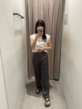 「MURUA（ムルーア）のアイテム（スラックス）」を使った、辻村奈々さん（レディース・159cm）の夏コーディネート