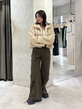 「MURUA（ムルーア）のアイテム（パンツ）」を使った、辻村奈々さん（レディース・159cm）の秋コーディネート