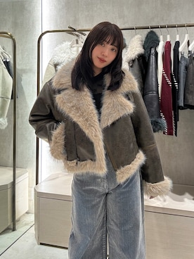 「アイテム（ムートンコート）」を使った、辻村奈々さん（レディース・159cm）の夏コーディネート