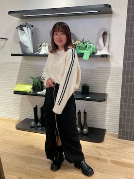 「白ニット」｜「アイテム（スカート、ブラック系）」を使った、Erinaさん（レディース・152cm）の冬コーディネート