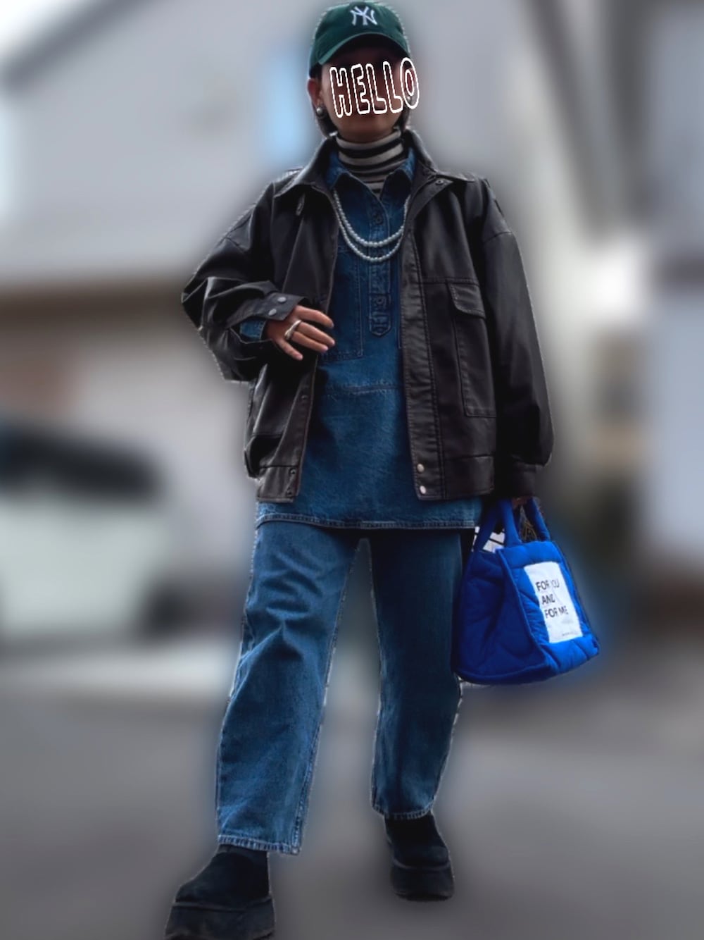 「キャップ、ハイネックニット、デニムシャツ、デニムパンツ、レザージャケット、パールネックレス、ハンドバッグ、トートバッグ、UGG、9度」｜「NEW ERAの【NEW ERA】9TWENTY MLB BASEBALL CAP /【ニューエラ】920 ナイントゥエンティ メジャーリーグ ベースボール キャップ（キャップ、グリーン系）」を使った、記録係さん（レディース・161cm）の冬コーディネートの1枚目の写真