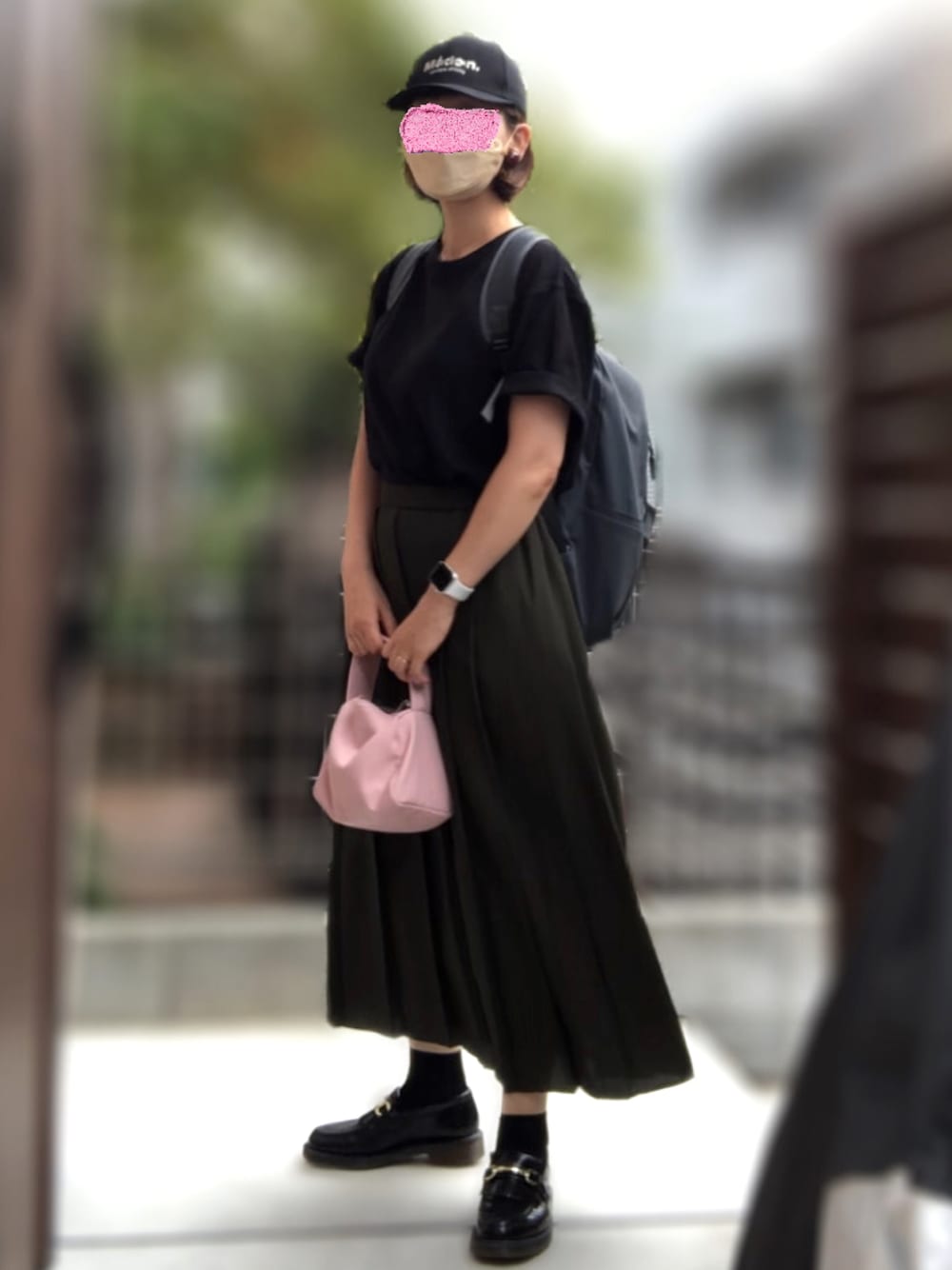 ローファーを使った「黒ソックス」のレディース人気ファッション