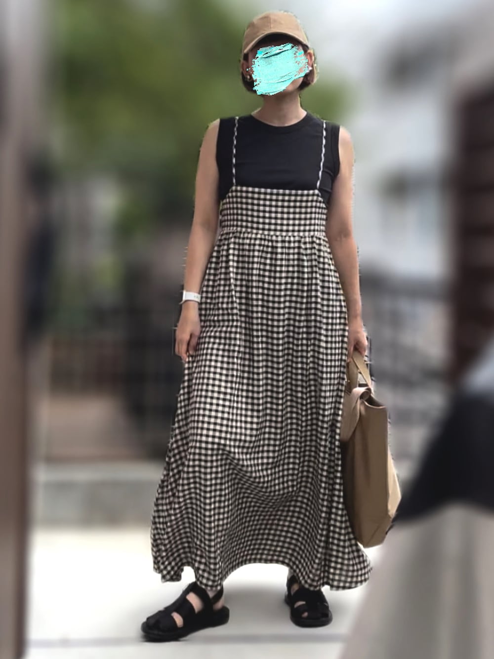 「キャップ、タンクトップ、ワンピース、グルカサンダル、トートバッグ、29度」｜「ZARAのアイテム（キャップ、ベージュ系）」を使った、記録係さん（レディース・161cm）の夏コーディネートの1枚目の写真
