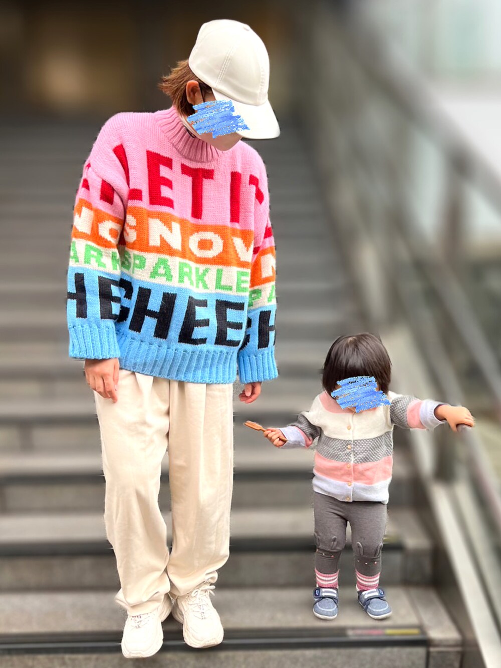 「キャップ、ハイネックトップス、ニット、スウェットパンツ、スニーカー、15度」｜「GUのアイテム（キャップ、ホワイト系）」を使った、記録係さん（レディース・161cm）の冬コーディネートの1枚目の写真