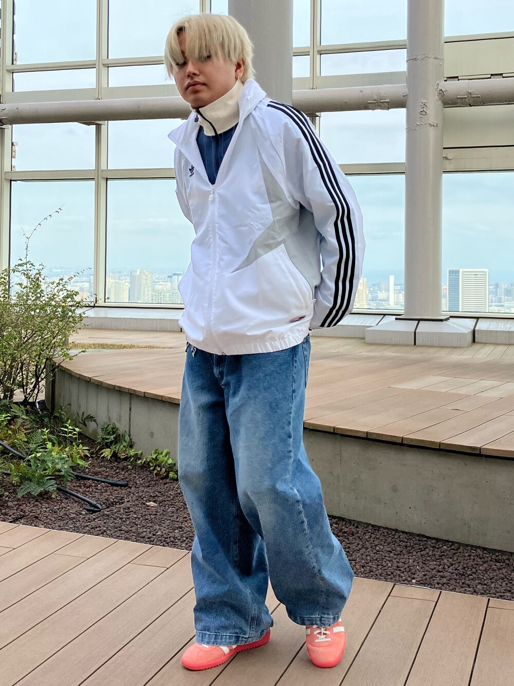 「スウェット、スニーカー、adidas、ジャージ、アディダス、adidas originals、バミューダ、トラックトップ、ハーフジップ、クライマクール」｜「adidasのクライマクール トラックトップ（ジャージ） / アディダスオリジナルス adidas Originals（パーカー、ホワイト系）」を使った、MS:(さん（メンズ・171cm）の春コーディネートの1枚目の写真