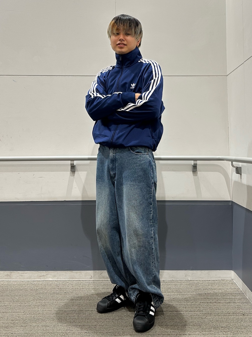 「スニーカー、ブーツ、adidas、ジャージ、GORE-TEX、adidas originals、トラックジャケット、トラックトップ、アディカラー、ファイヤーバード」｜「adidasのアディカラー クラシックス ファイヤーバード トラックトップ（ジャージ） / アディダスオリジナルス adidas Originals（ジャージ、ブルー系）」を使った、MS:(さん（メンズ・171cm）の秋コーディネートの1枚目の写真
