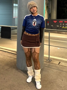 「adidas（アディダス）のサッカー日本代表 2026 ホーム レプリカ ユニフォーム / adidas（Tシャツ/カットソー）」を使った、hinaさん（レディース・156cm）の冬コーディネート