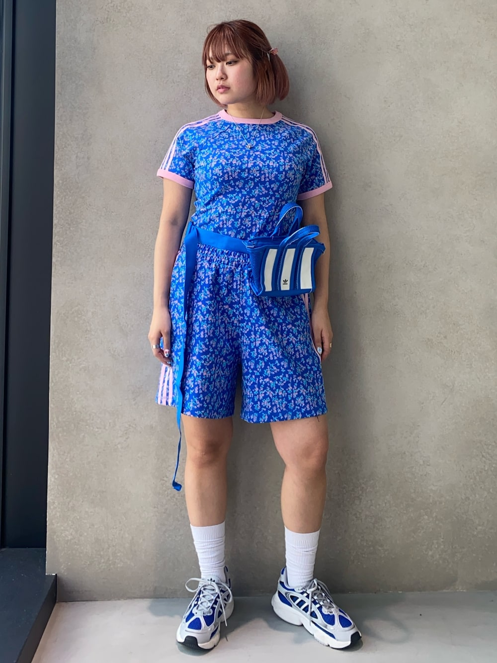 [ADIDAS] ハーフパンツ KSENIASCHNAIDER グラフィック adidas（アディダス）の「KSENIASCHNAIDER グラフィックプリント