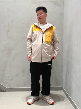 「長袖Tシャツ」｜「アイテム（ナイロンジャケット）」を使った、AYさん（メンズ・170cm）の秋コーディネート
