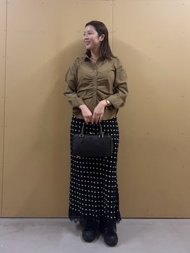 「fredy emue（フレディエミュ）の【WEB限定カラーあり】フロントギャザーコンパクトシャツ（シャツ/ブラウス、イエロー系）」を使った、sachiさん（レディース・157cm）の秋コーディネート