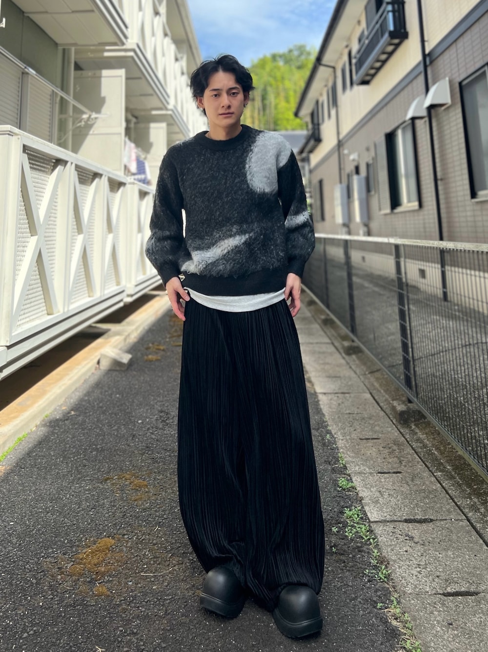 「秋っぽコーデ更新中、秋コーデ、秋のコーデ、秋服準備はじめました、秋服、ニット、プリーツパンツ、韓国ファッション、韓国コーデ、韓国系、古着、古着MIX、古着コーデ、いいね、save、フォローお願いします🤑、WEARyouthコーデ」｜「epnokの長袖ニット（ニット/セーター、ブラック系）」を使った、Reoさん（メンズ・171cm）の秋コーディネートの1枚目の写真