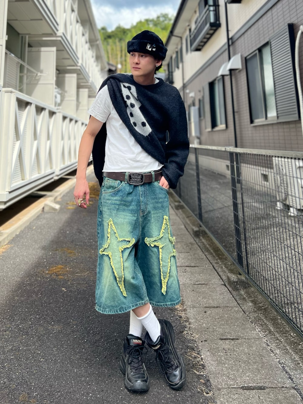 「秋服準備はじめました、秋コーデ、秋のコーデ、夏、ニット、モヘアニット、ジョーツ、jorts、デニム、stussy、古着MIX、古着、海外系ファッション、WEARyouthコーデ」｜「usedのアイテム（ニットキャップ/ビーニー、ブラック系）」を使った、Reoさん（メンズ・171cm）の秋コーディネートの1枚目の写真